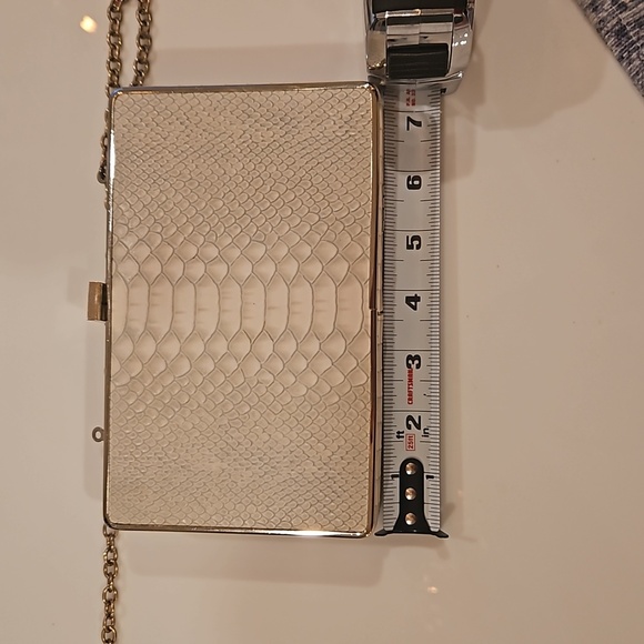 Y2k BCBGMAXARIA | Off White Snake Skin Crossbody Clutch - Picture 7 of 9
